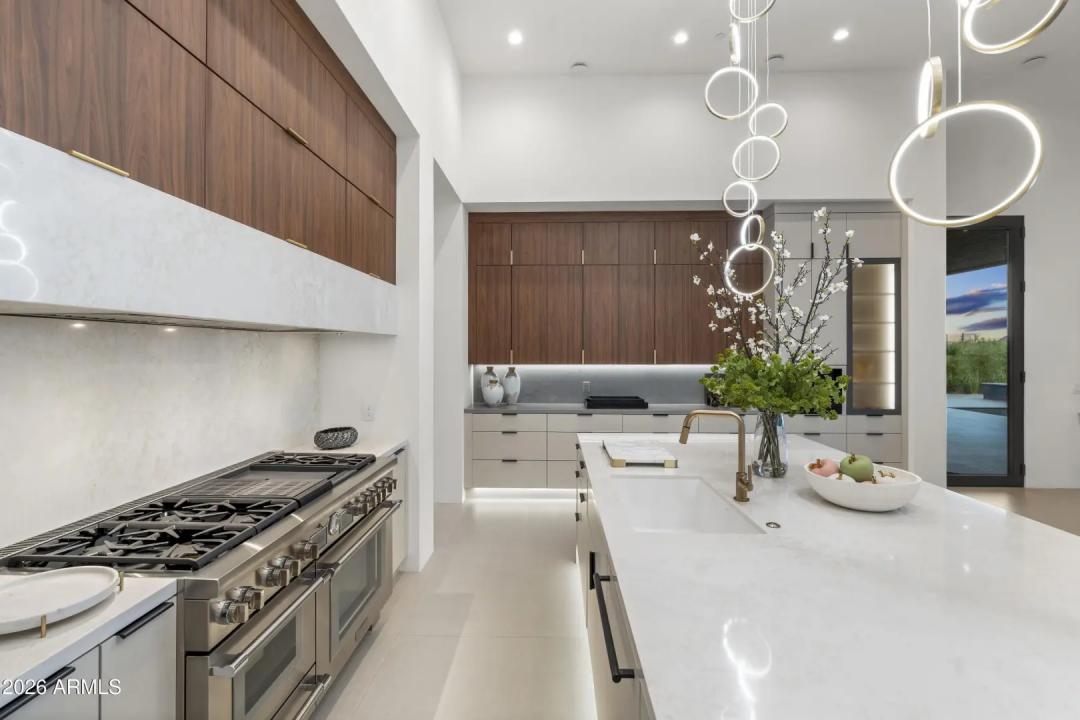 Real Estate Picture 19