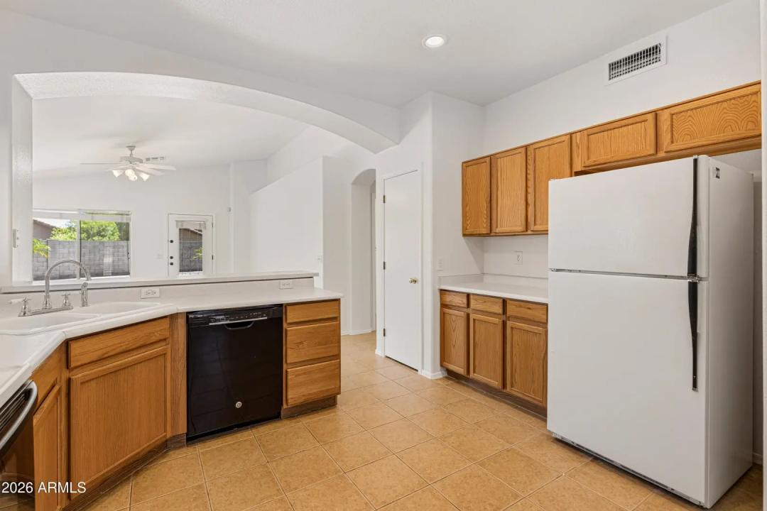 Real Estate Picture 9