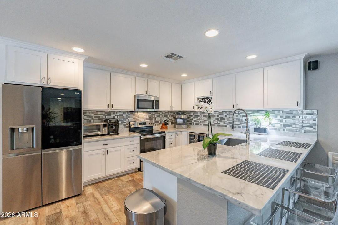 Real Estate Picture 5