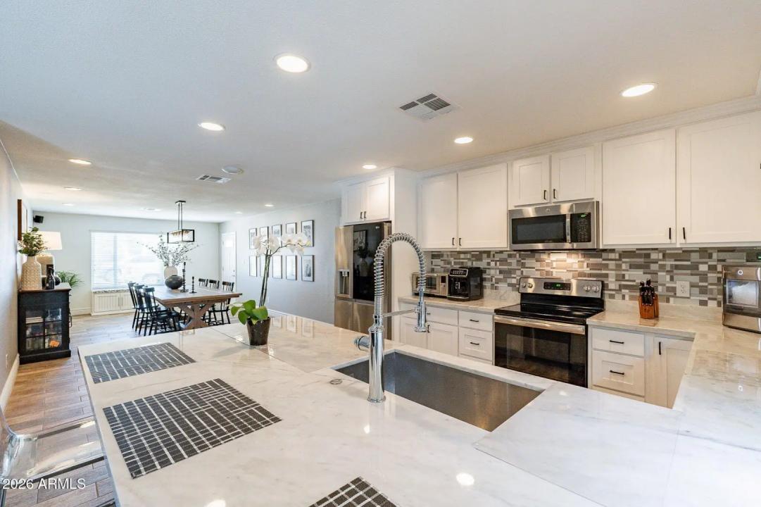 Real Estate Picture 6