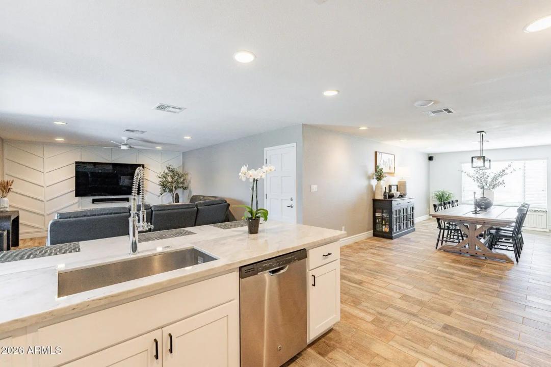 Real Estate Picture 7