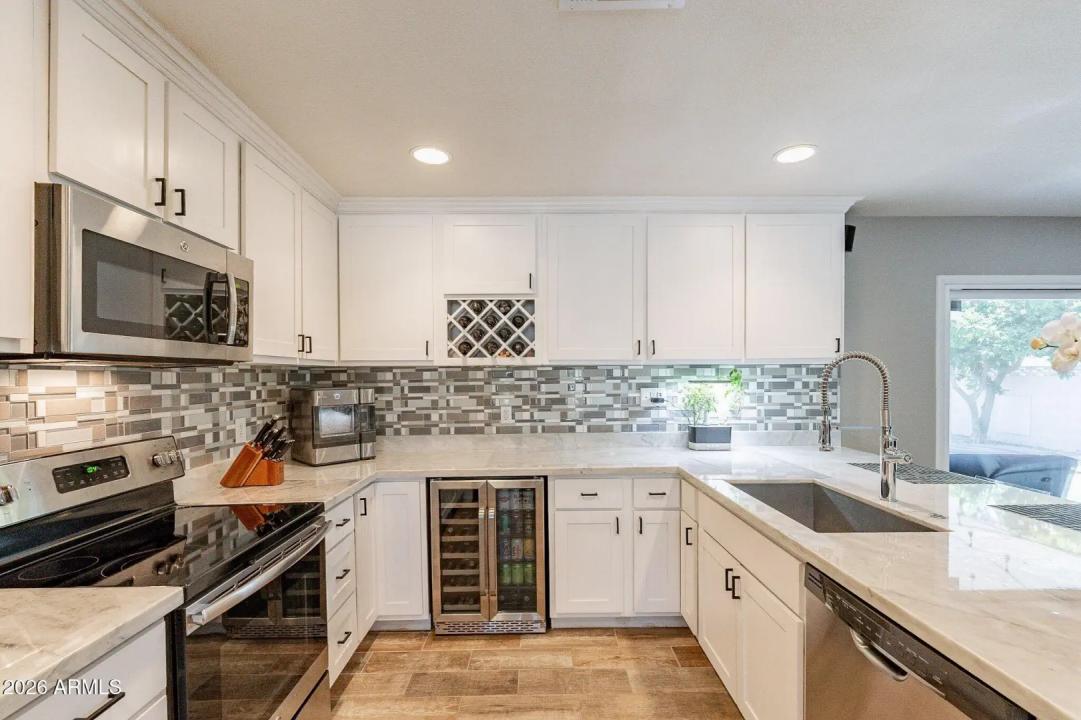 Real Estate Picture 4