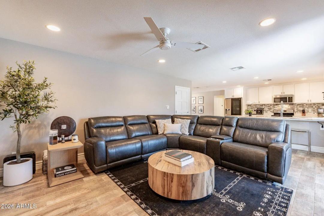 Real Estate Picture 12