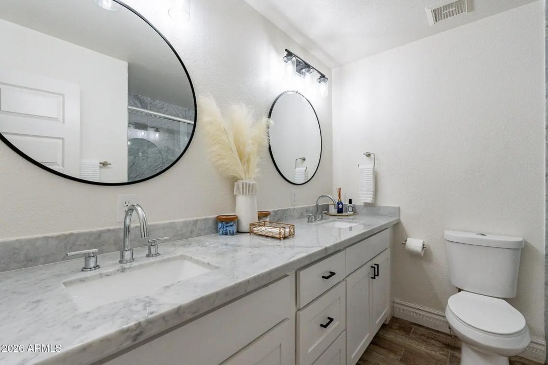 Real Estate Picture 16