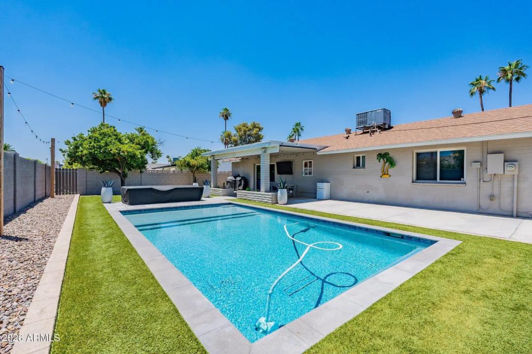 Real Estate Picture 24