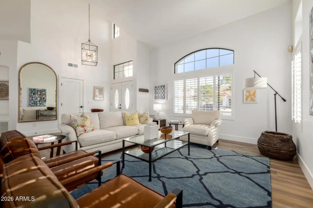 Real Estate Picture 4