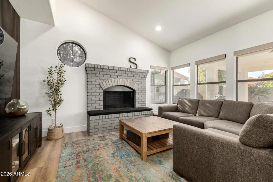 Real Estate Picture 8