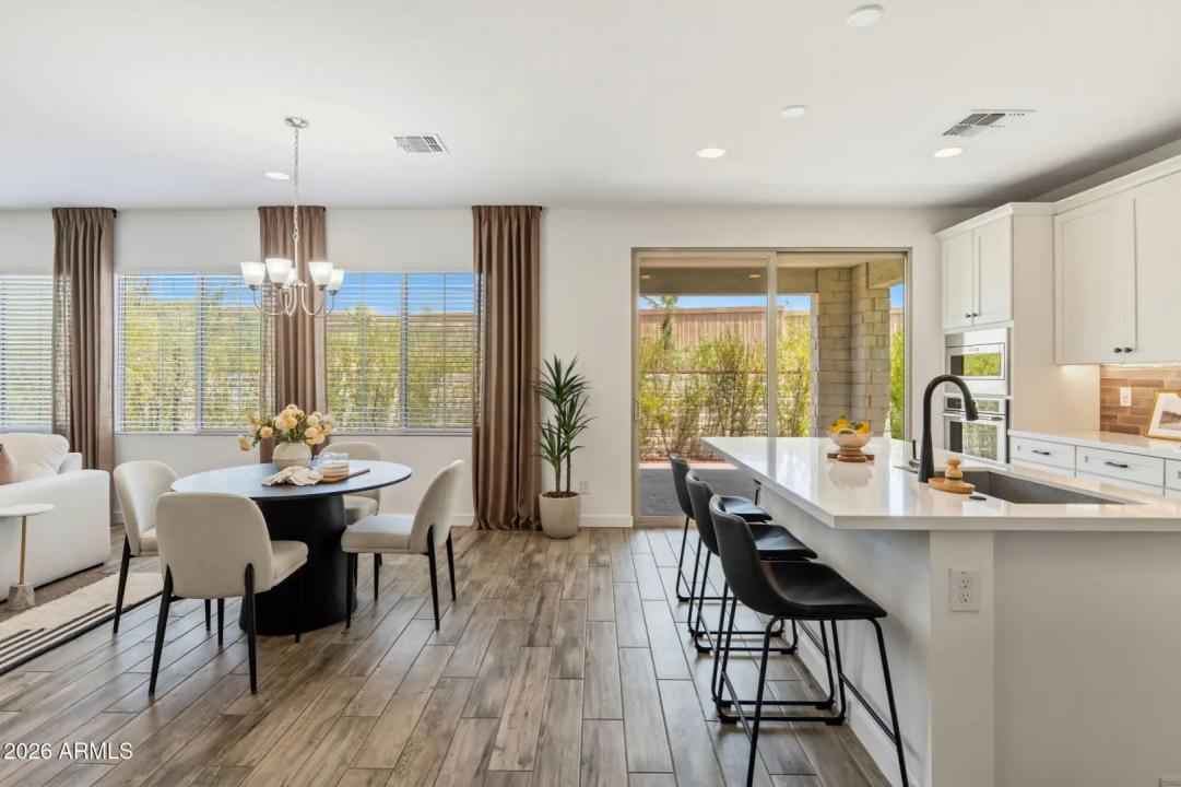 Real Estate Picture 3