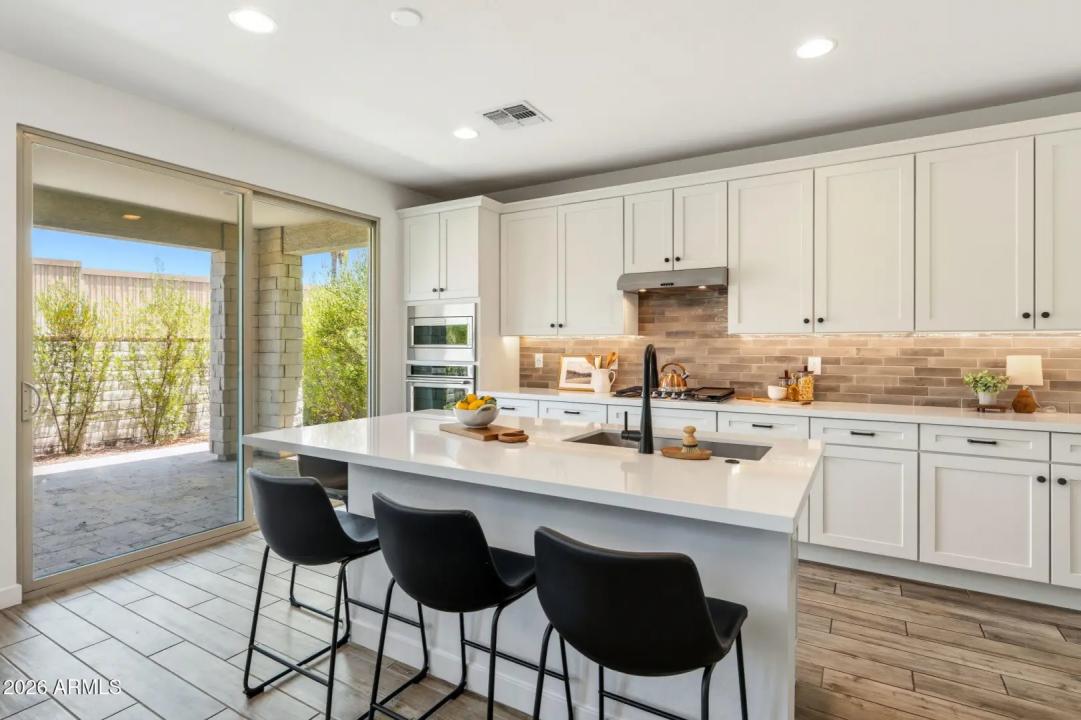 Real Estate Picture 4