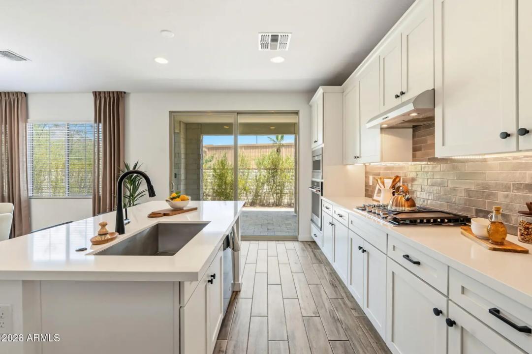 Real Estate Picture 5