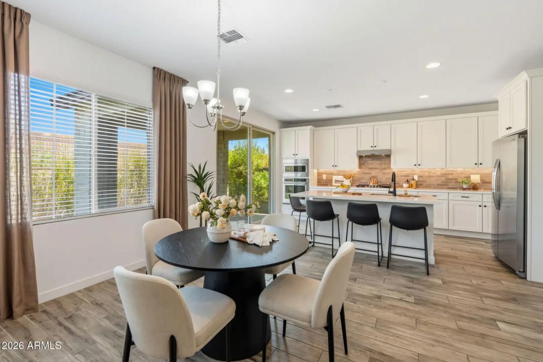 Real Estate Picture 7