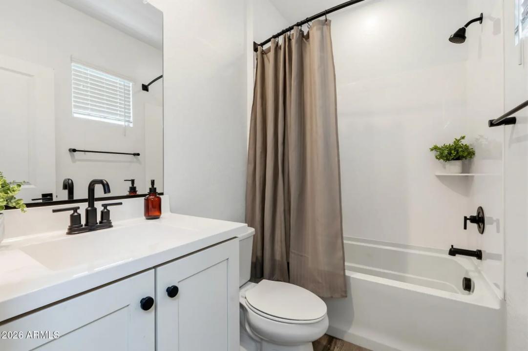 Real Estate Picture 17
