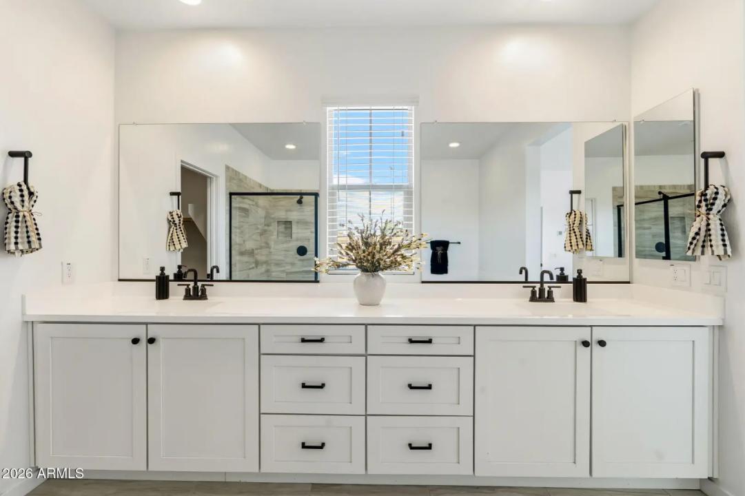 Real Estate Picture 22