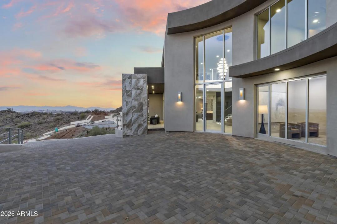 Real Estate Picture 5