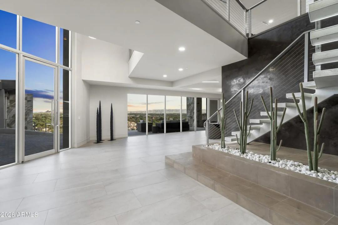 Real Estate Picture 7