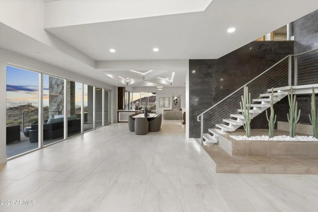 Real Estate Picture 8
