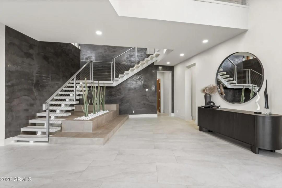 Real Estate Picture 9