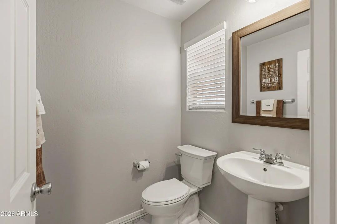 Real Estate Picture 11