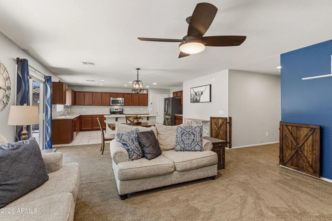 Real Estate Picture 4
