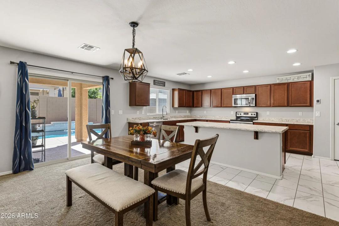 Real Estate Picture 5