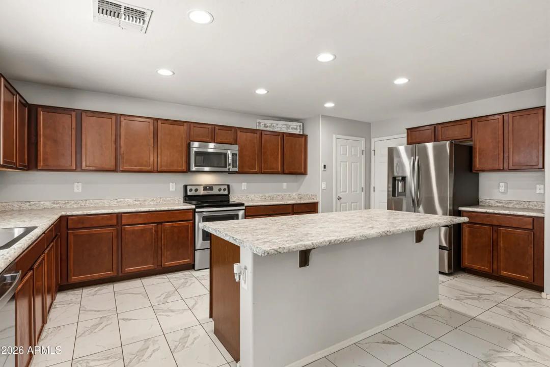 Real Estate Picture 7