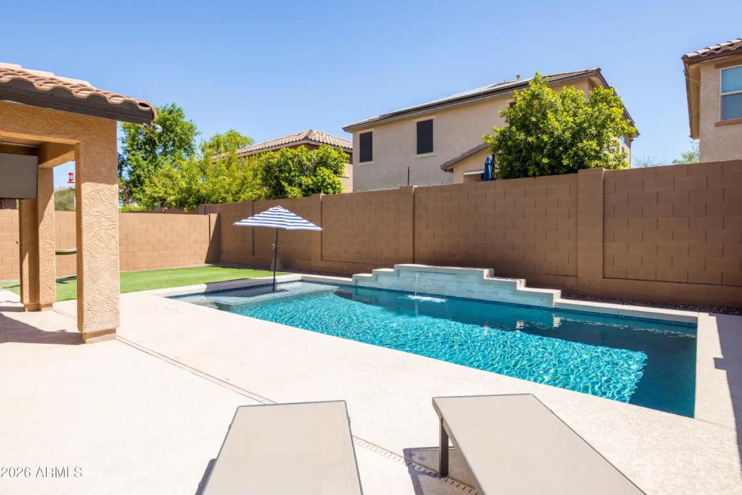Real Estate Picture 12