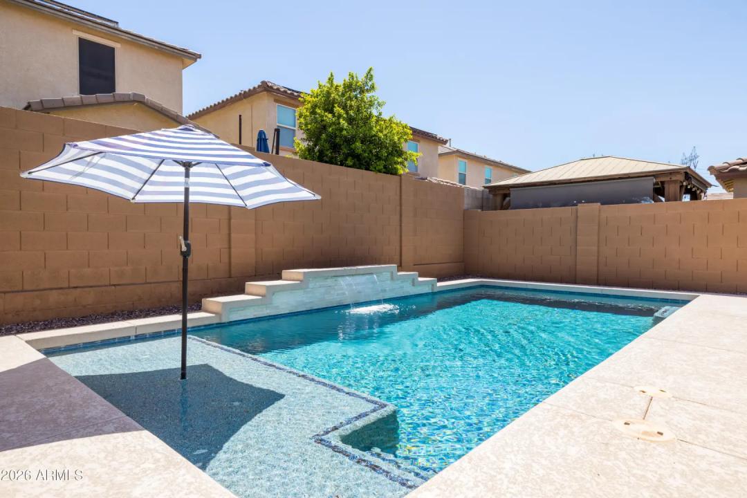 Real Estate Picture 14
