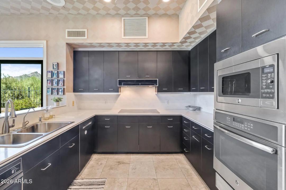 Real Estate Picture 8