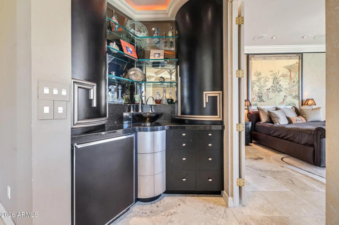 Real Estate Picture 11