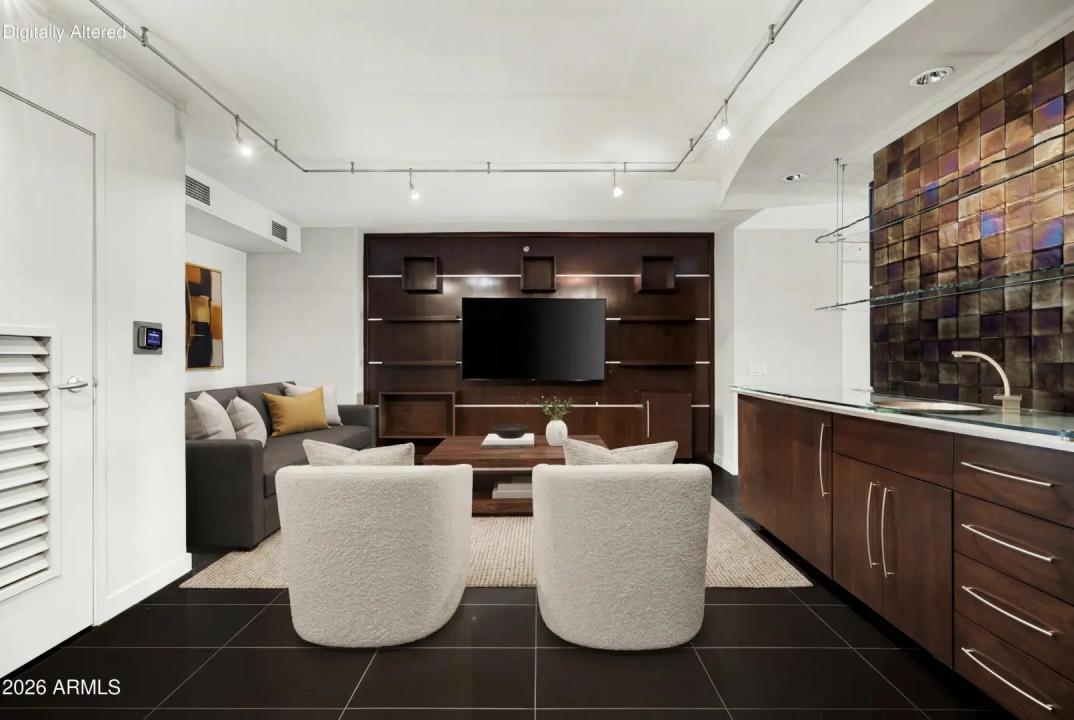 Real Estate Picture 10
