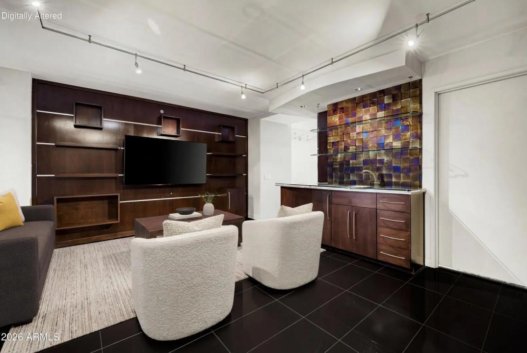 Real Estate Picture 11