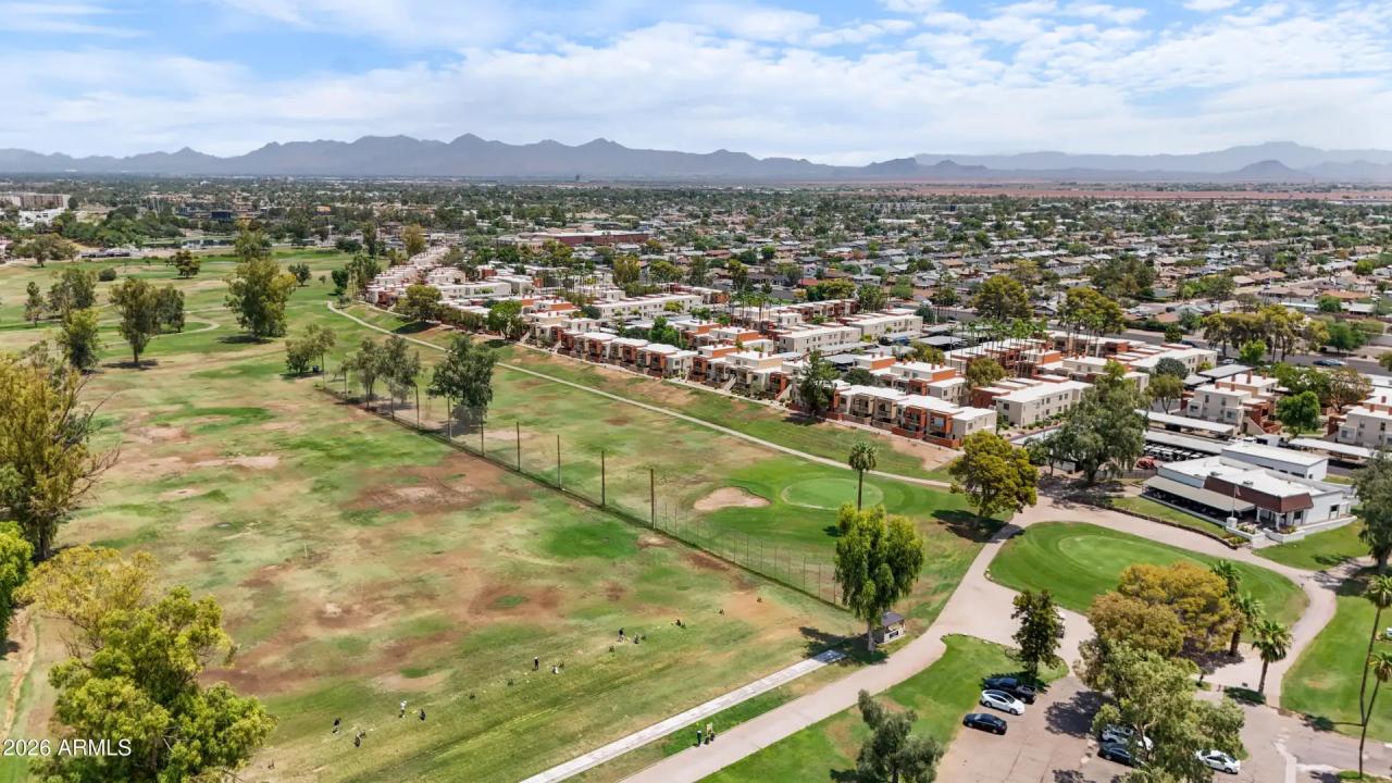 Real Estate Picture 8