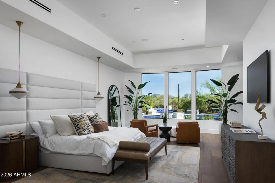 Real Estate Picture 4