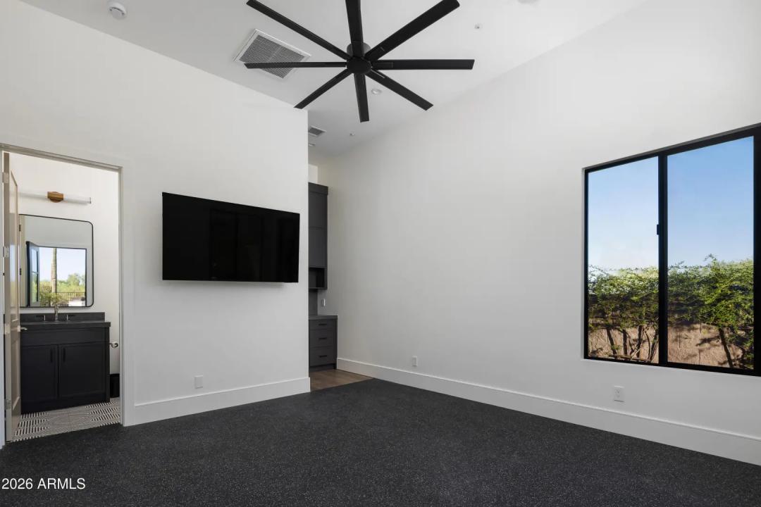 Real Estate Picture 25