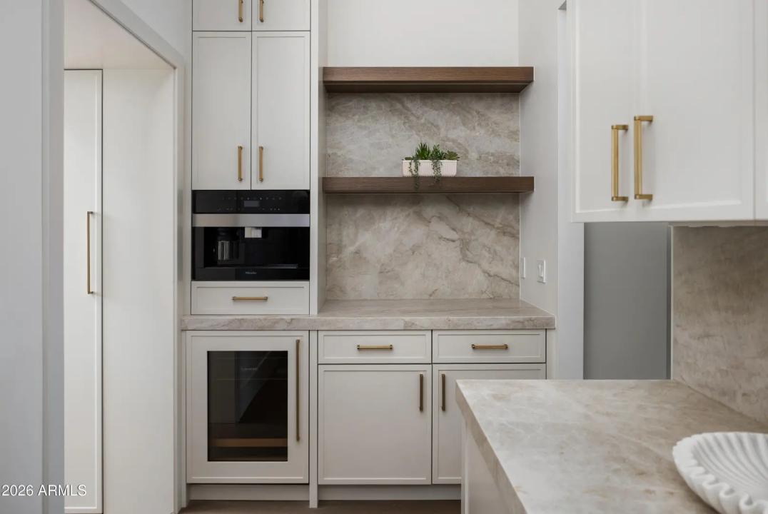 Real Estate Picture 15