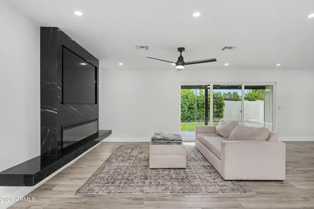 Real Estate Picture 6