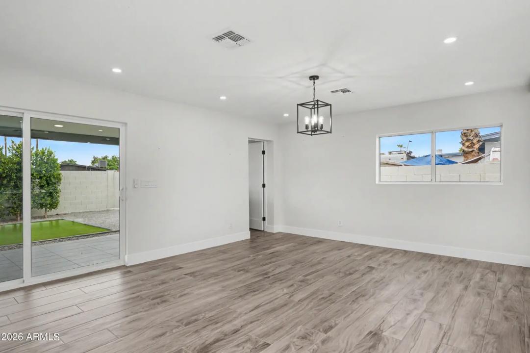 Real Estate Picture 8