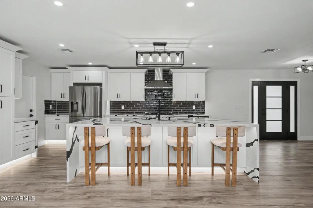 Real Estate Picture 4