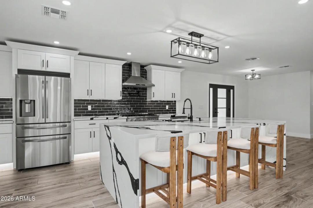 Real Estate Picture 10