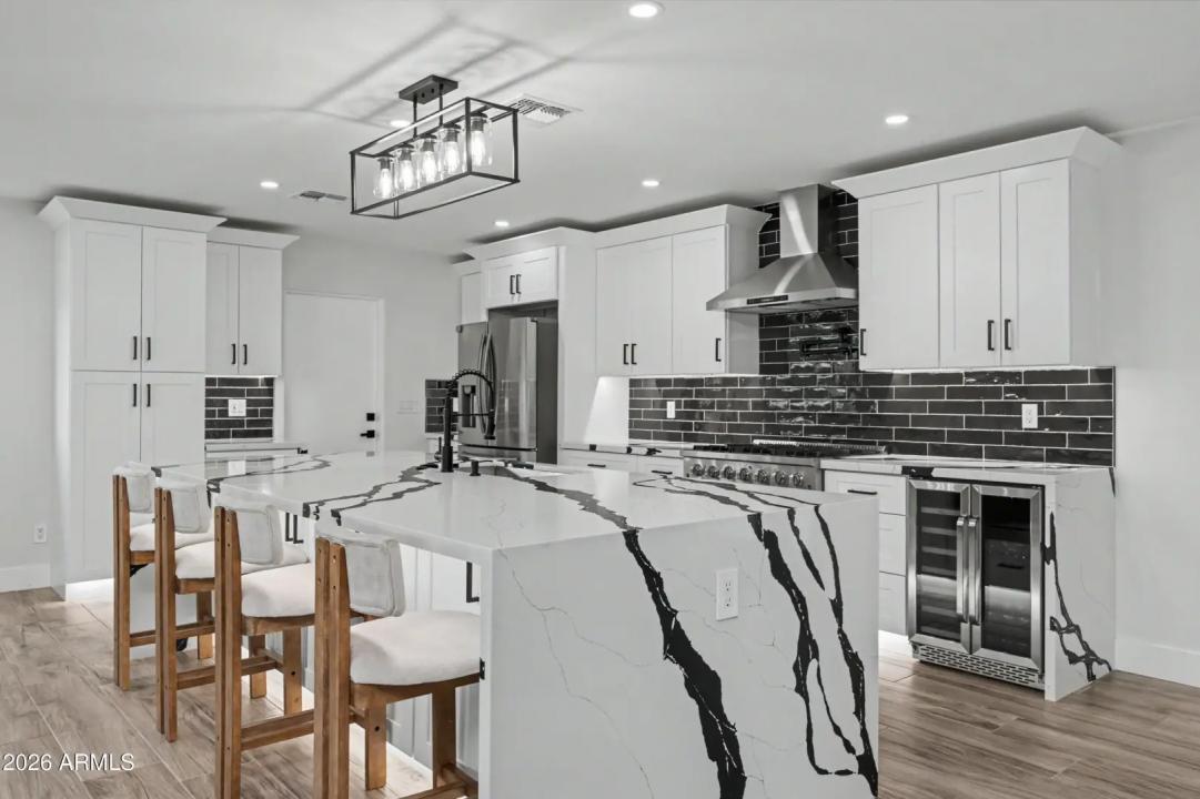 Real Estate Picture 3