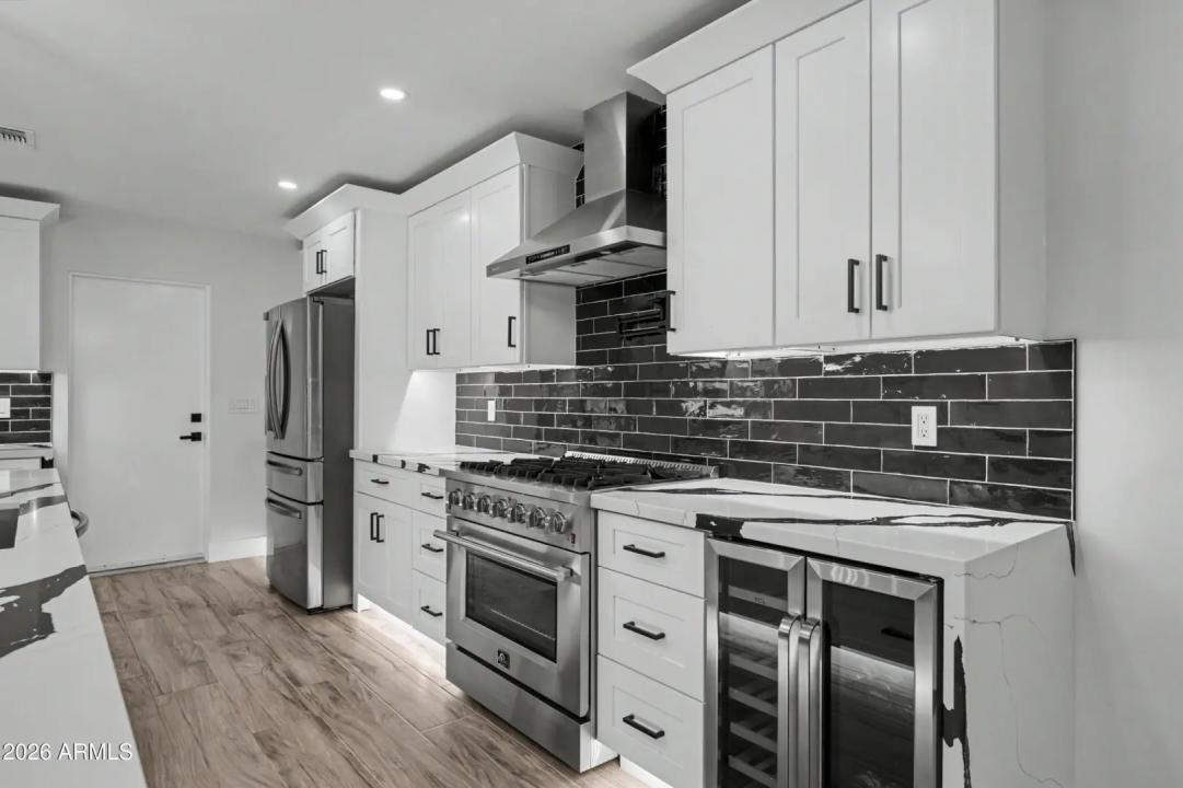 Real Estate Picture 5