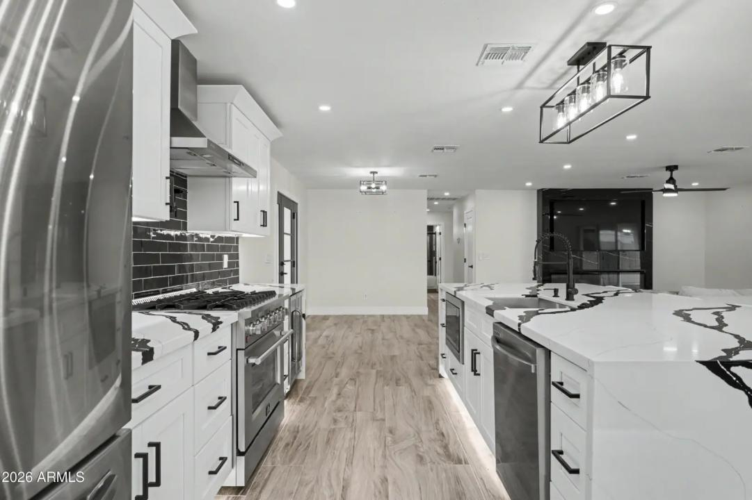 Real Estate Picture 12