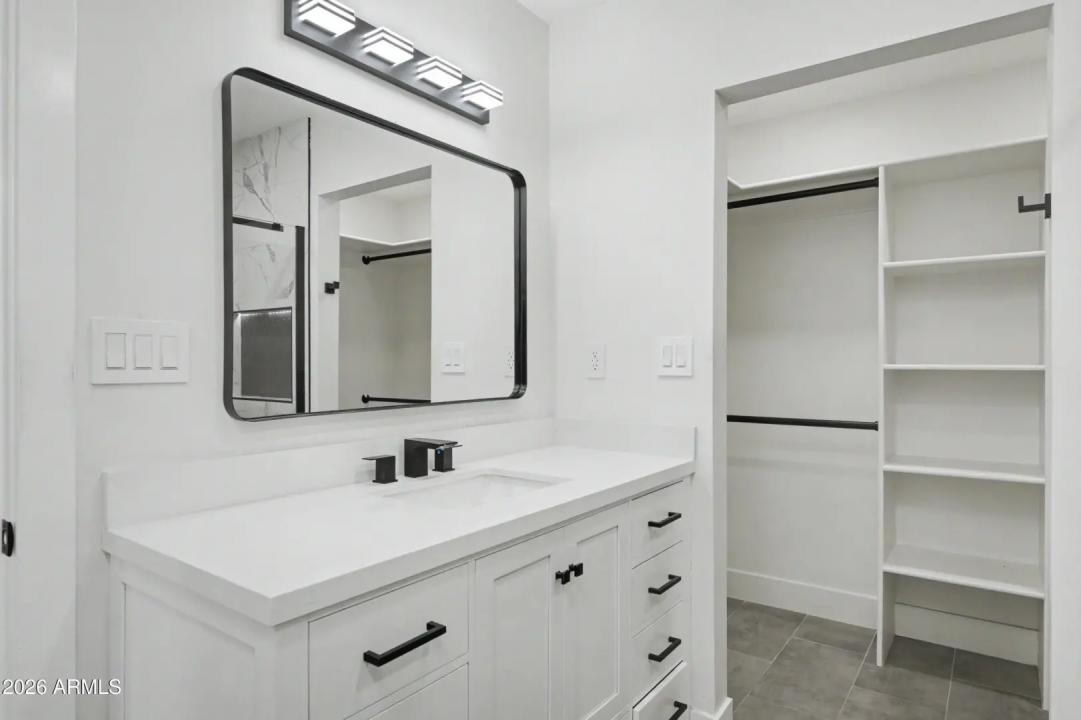 Real Estate Picture 18