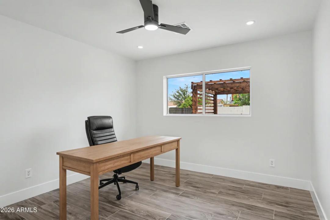 Real Estate Picture 22