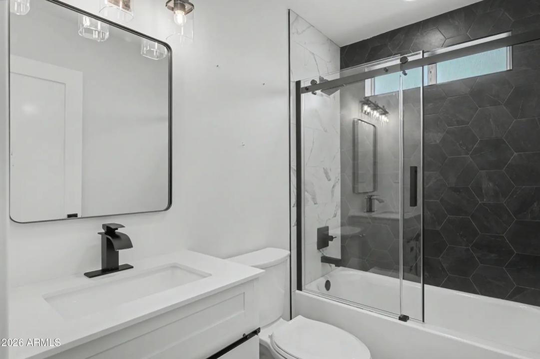 Real Estate Picture 24