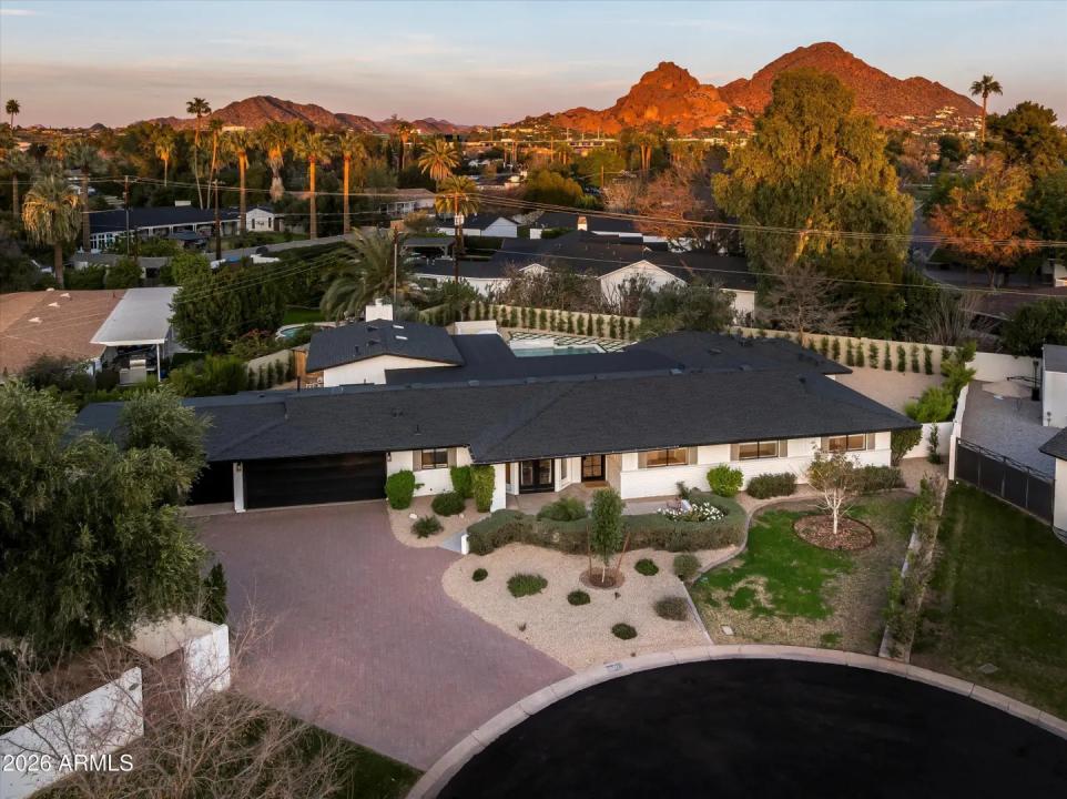 Real Estate Picture 3