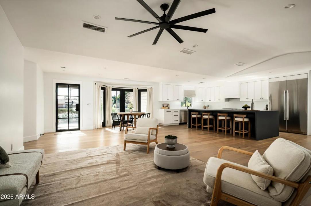 Real Estate Picture 4