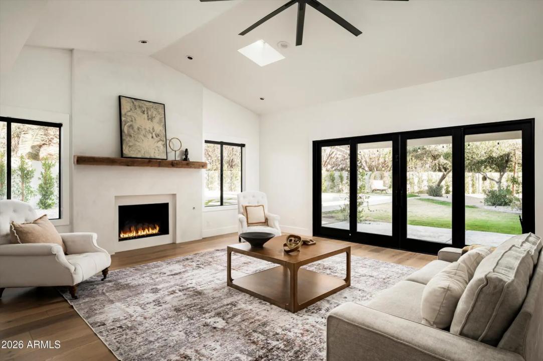 Real Estate Picture 5