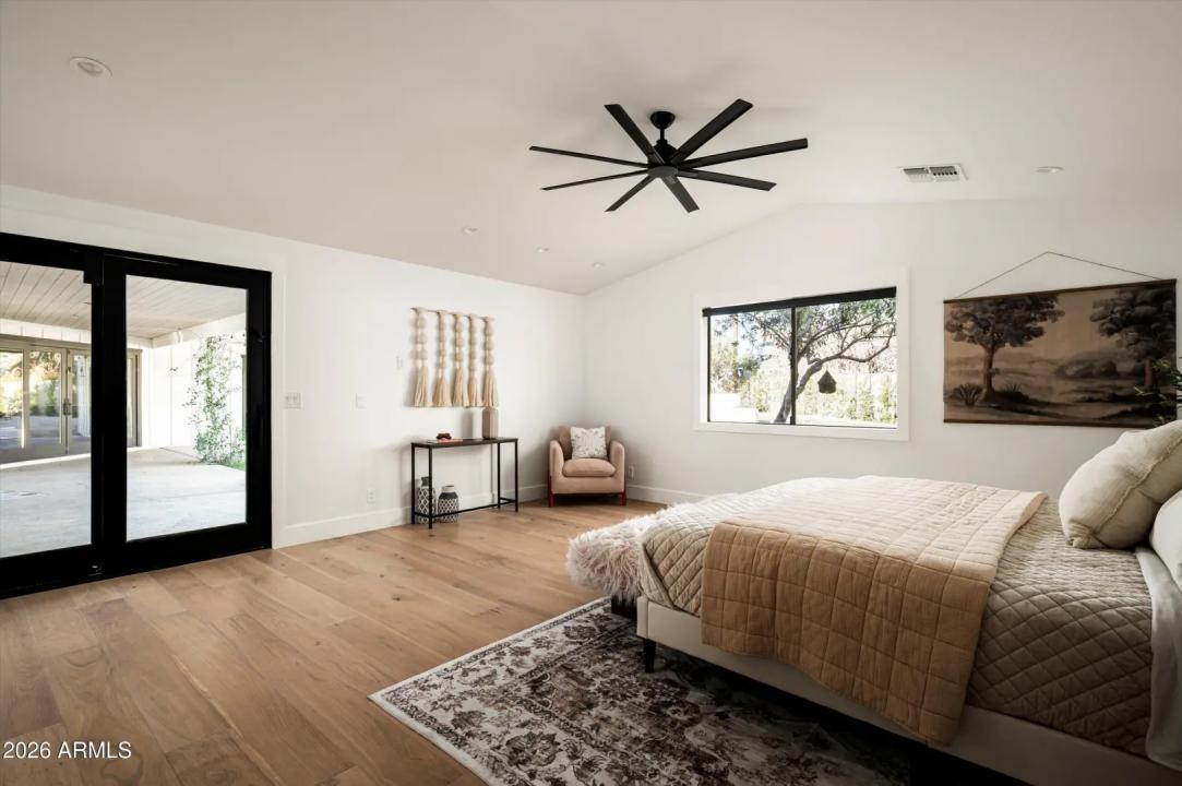 Real Estate Picture 11