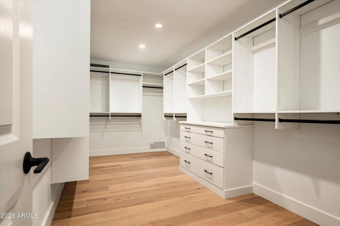 Real Estate Picture 14